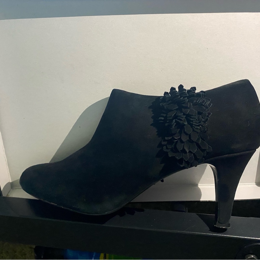 Black Heeled Boots with Ruffled Detail